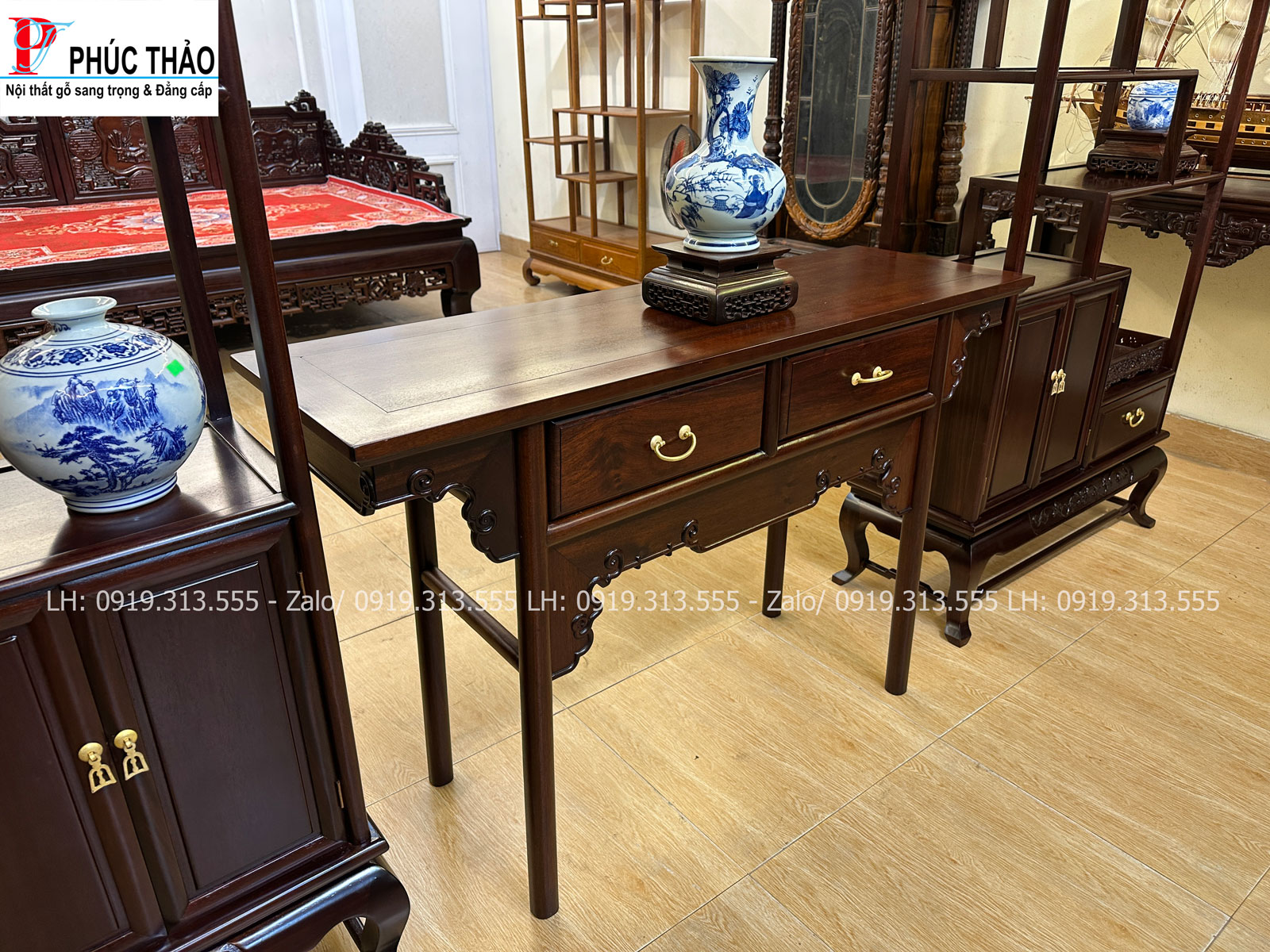Bàn bày đồ lối tàu thiết kế đơn giản, kiểu dáng thanh thoát