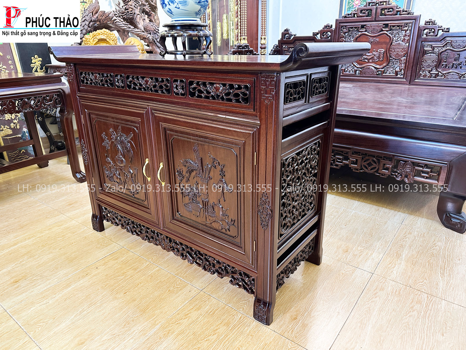 Tủ bày đồ gỗ gụ kiểu dáng vai cong – dấu ấn nội thất Huế cổ