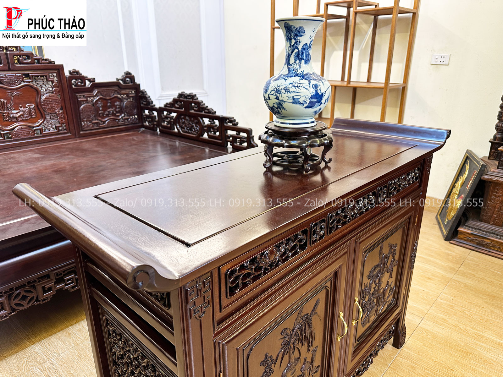 Tủ bày đồ gỗ gụ kiểu dáng vai cong – dấu ấn nội thất Huế cổ