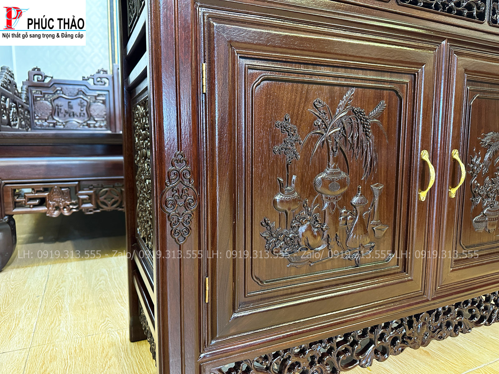 Tủ bày đồ gỗ gụ kiểu dáng vai cong – dấu ấn nội thất Huế cổ