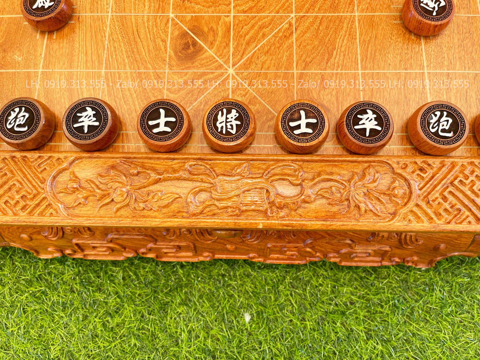 Hình ảnh chi tiết bàn cờ tướng gỗ hương chân quỳ
