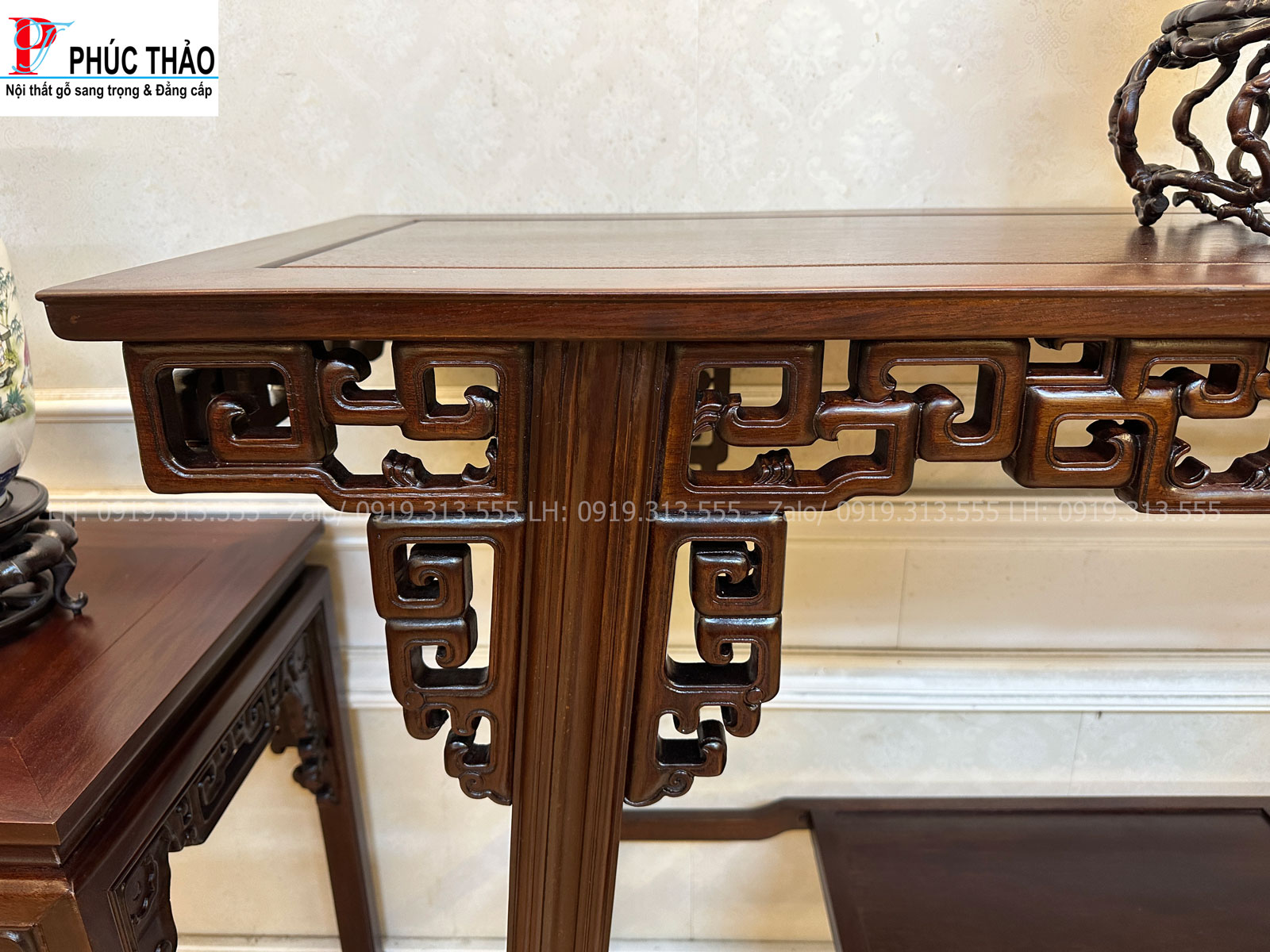 Nâng tầm không gian trưng bày với bộ bàn đôn bày đồ gỗ tự nhiên