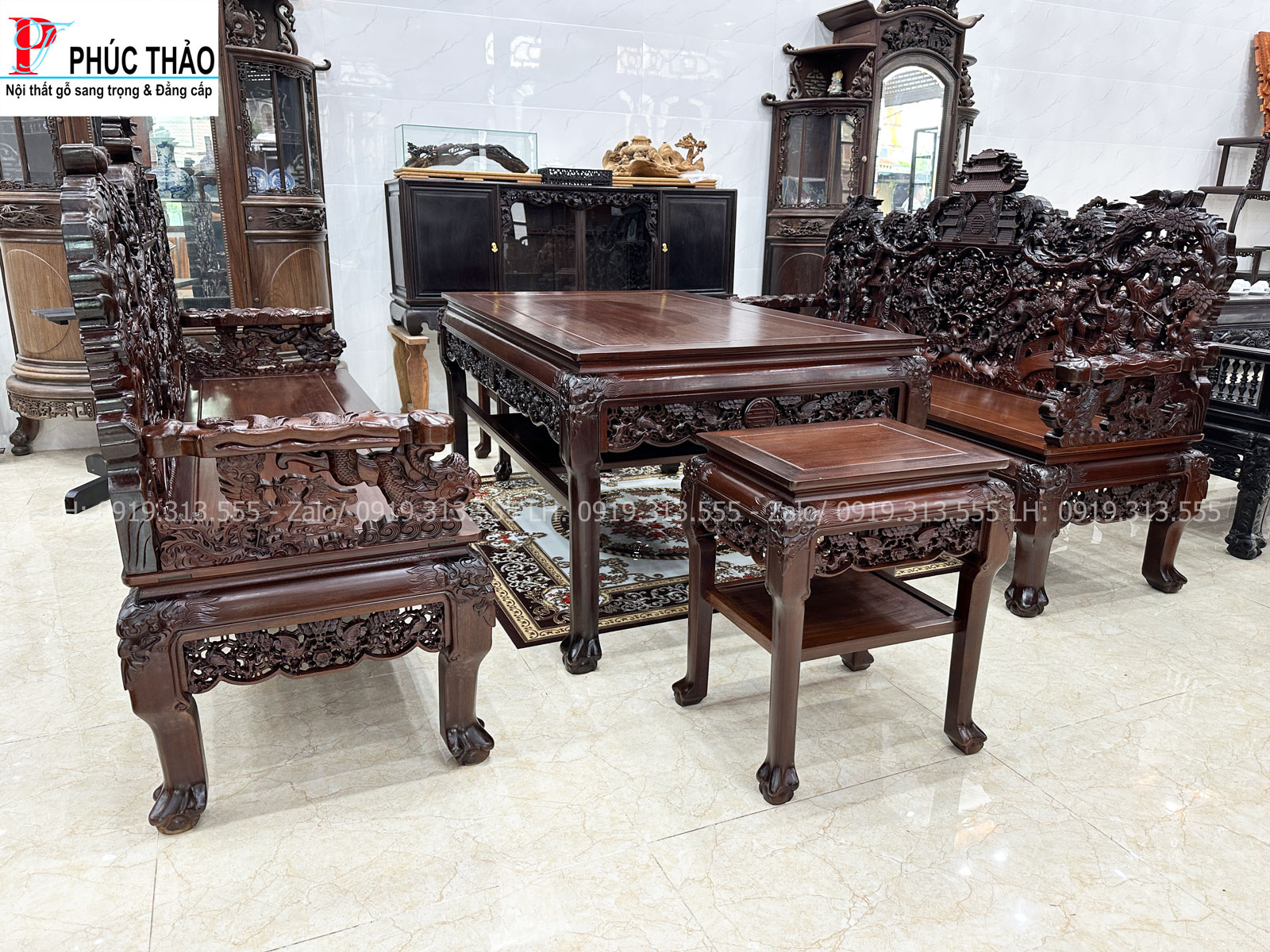 Các đường nét được chạm khắc tinh xảo ,sống động