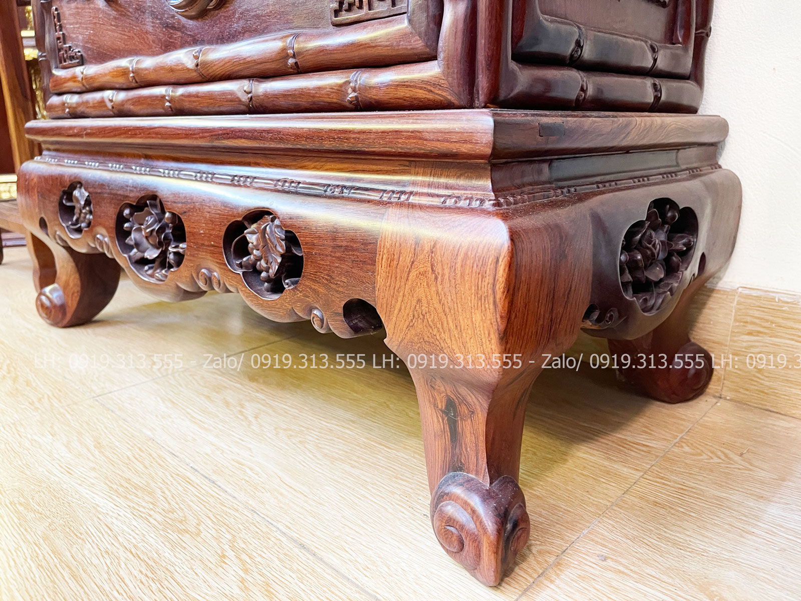 Tủ bày đồ gỗ cẩm đệp nâng tầm giá trị sản vật