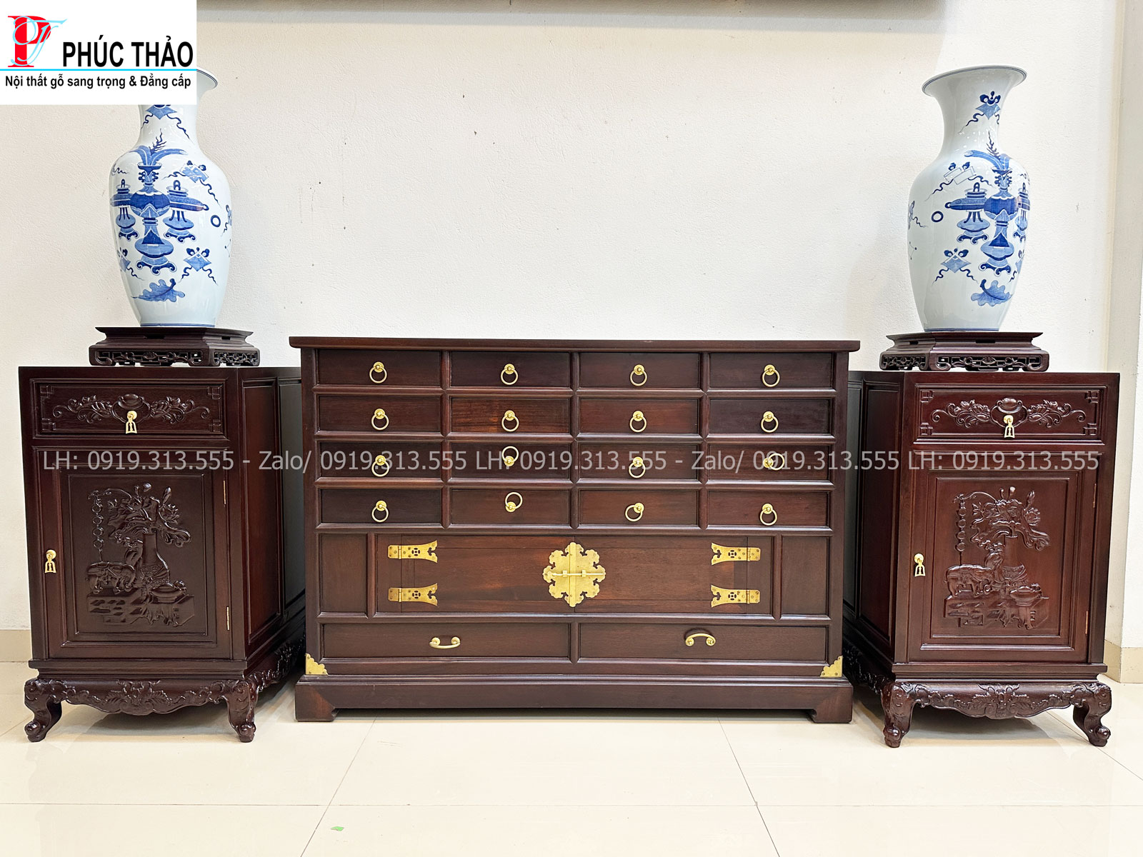 Thiết kế cân đối kết hợp tay nắm đồng cổ điển